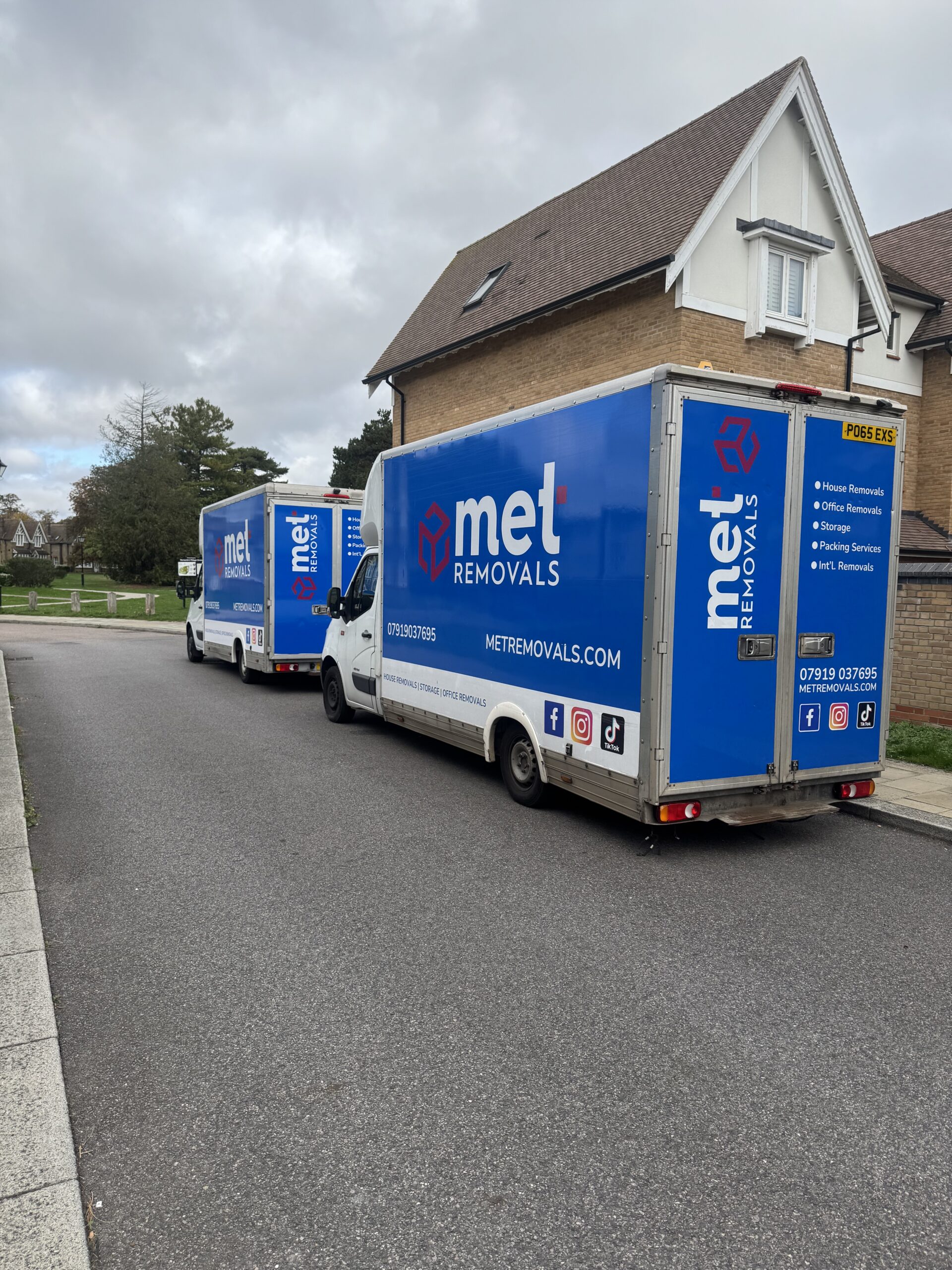 met removals truck during a home removal in the uk