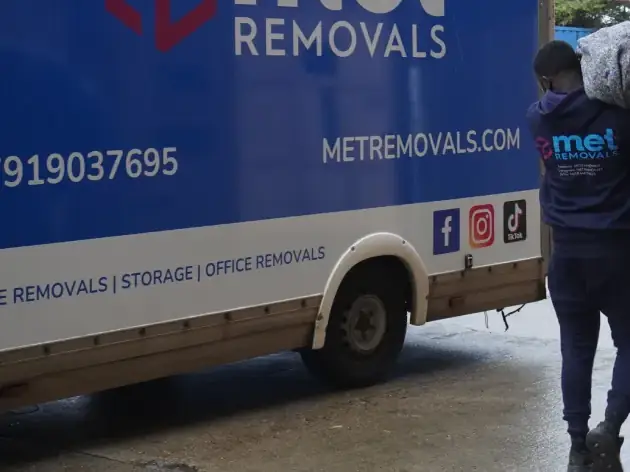 1d MET Removals mover loading a wrapped item into the van, house removals in Muswell Hill