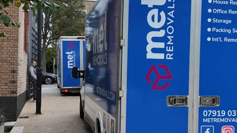 WhatsApp-Image-2025-10-26-at-10.26.32_514acd55 MET Removals van on a tree-lined residential street, covering Hampstead, Muswell Hill and Crouch End
